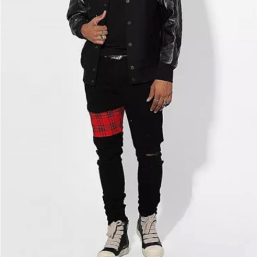 Saint Morta Sideline Distressed Skinny Jeans Men’s 34 Black/ Red Tartan